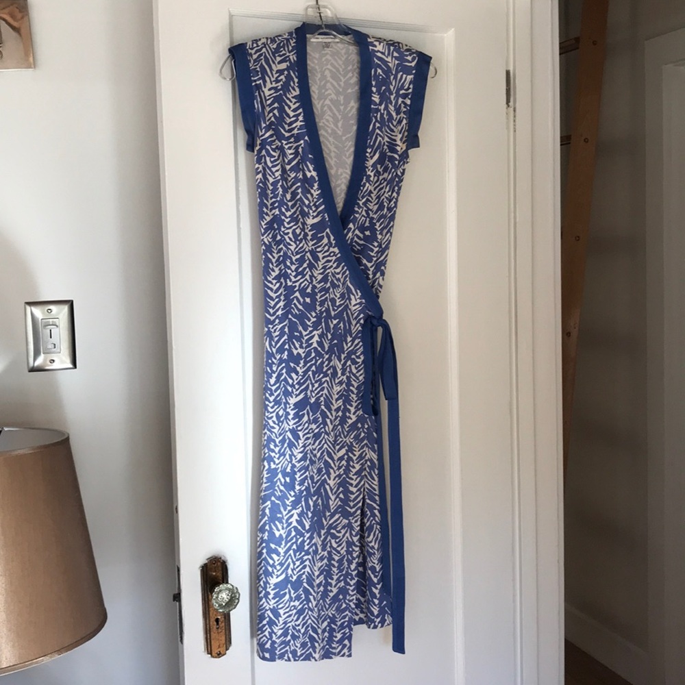 DVF silk wrap dress in blue& white print